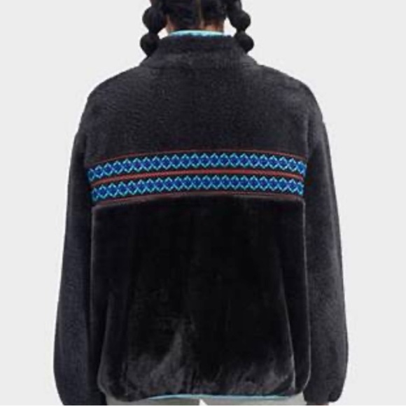 New! UGG® Women’s Marlene Sherpa Jacket Heritage Braid
Faux Fur Jacket Sz M - Picture 5 of 14